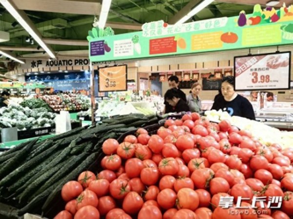 富农优配资源 “1元菜”重现长沙菜市场，暑天菜篮子货丰量足！